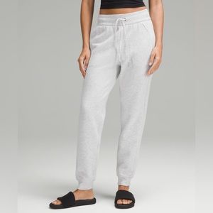 Lululemon Scuba High-Rise Jogger. Color: Heathered Core Ultra Light Grey. Size-8